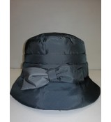 CAPPELLO DONNA CON APPLICAZIONI IMPERMEABILE